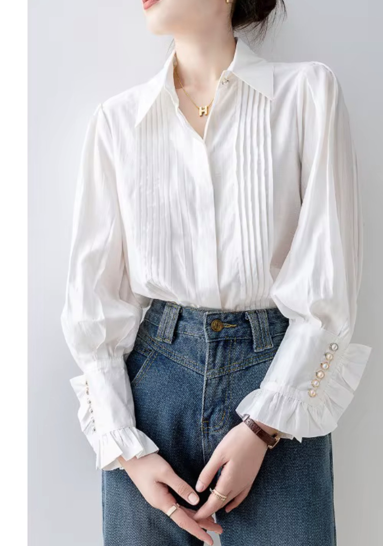 2026 New Spring White Pin Tuck Blouse Women Balloon Sleeve Pearl Button Cuff French Chic Elegant Casual